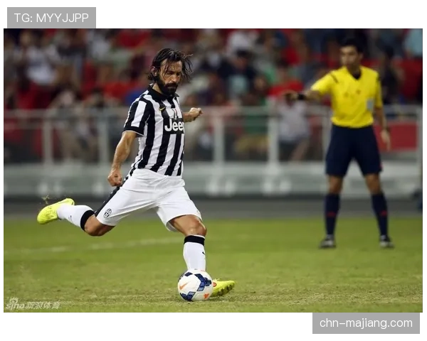 科隆赛前训练课重点演练前场任意球，新援主罚手亮相